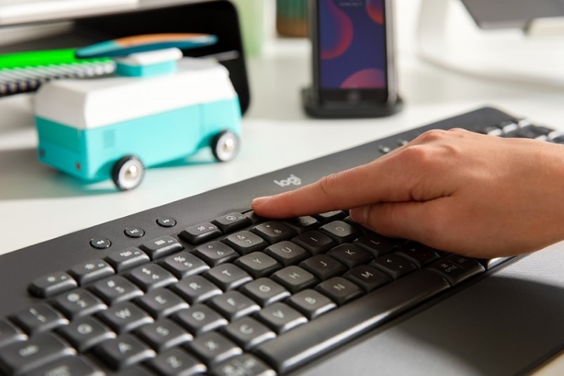 Handvest Monumentaal vereist Logitech toont morsbestendig draadloos toetsenbord | Techtesters